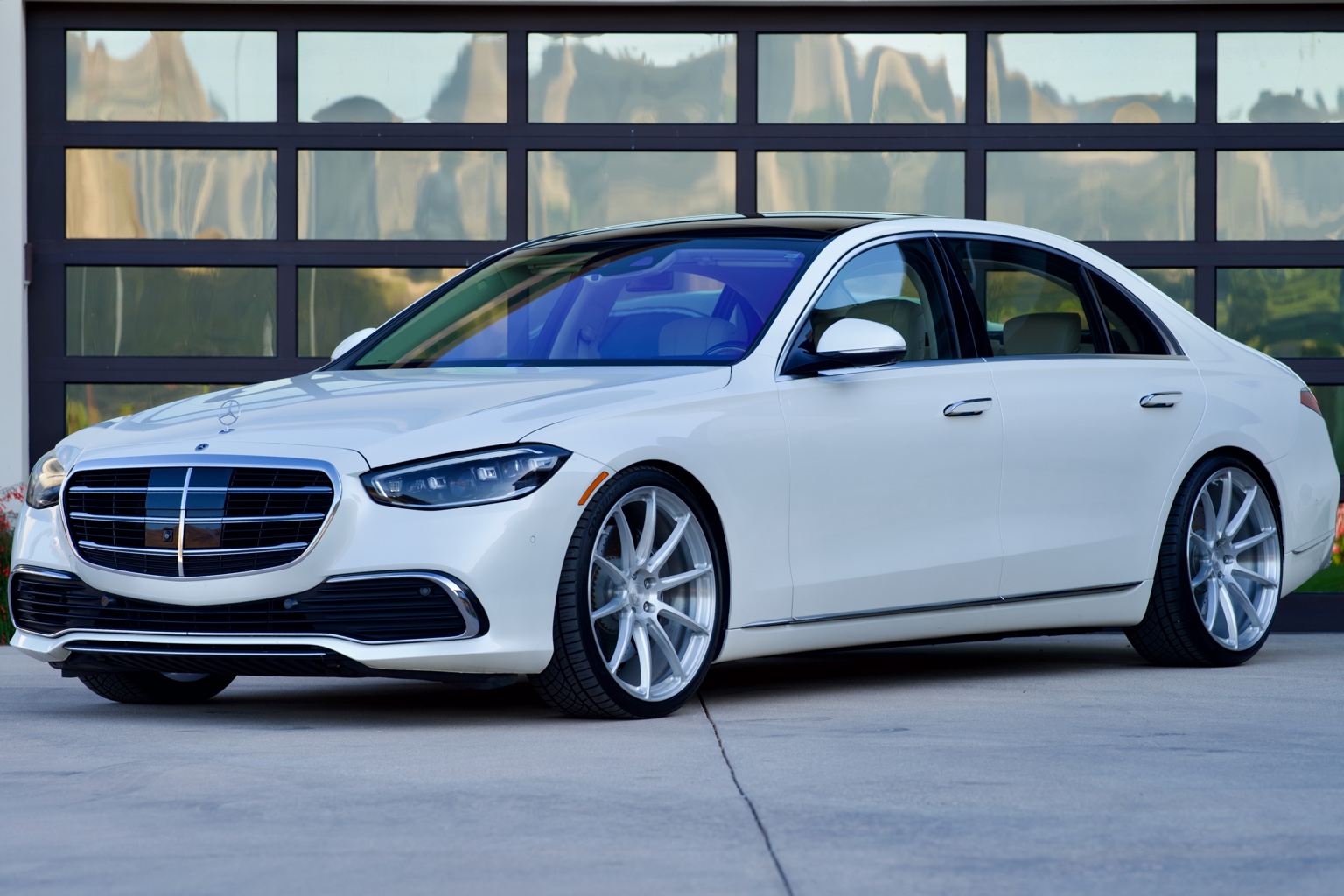 White Mercedes-Benz S580